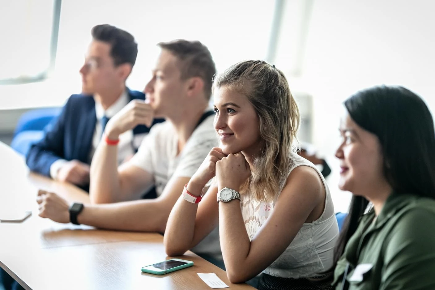 NEWTON University poskytne stipendium dětem afghánských tlumočníků