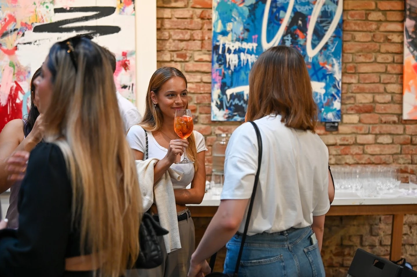 První přátelství, první společný drink a první inside jokes. Neformální setkání v Praze a Brně odstartovalo semestr.