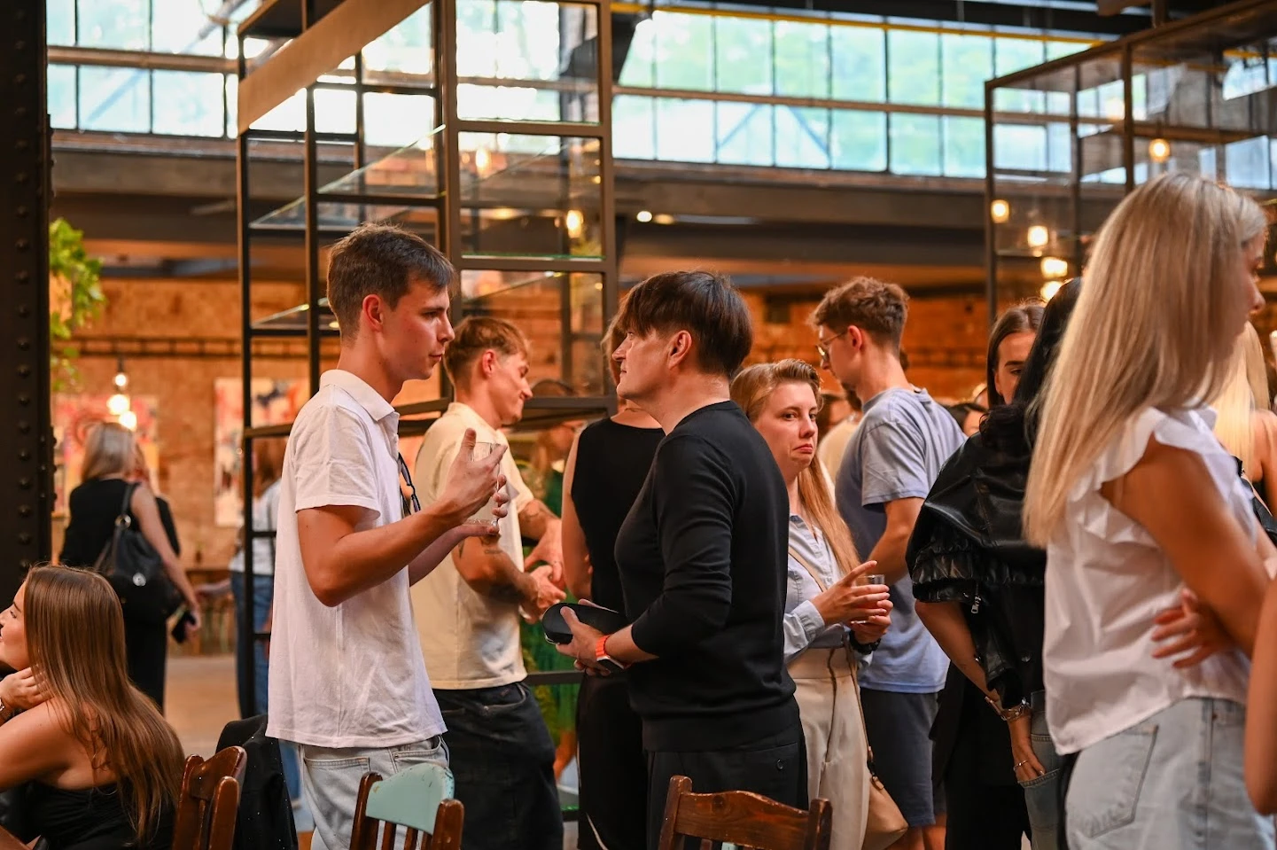 První přátelství, první společný drink a první inside jokes. Neformální setkání v Praze a Brně odstartovalo semestr.