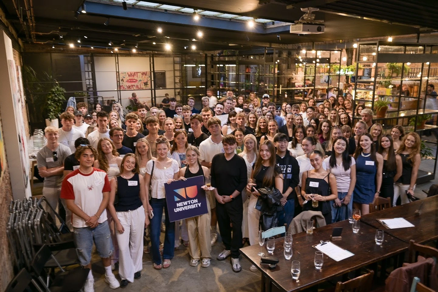 První přátelství, první společný drink a první inside jokes. Neformální setkání v Praze a Brně odstartovalo semestr.