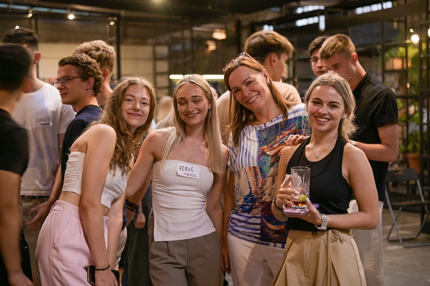 První přátelství, první společný drink a první inside jokes. Neformální setkání v Praze a Brně odstartovalo semestr.