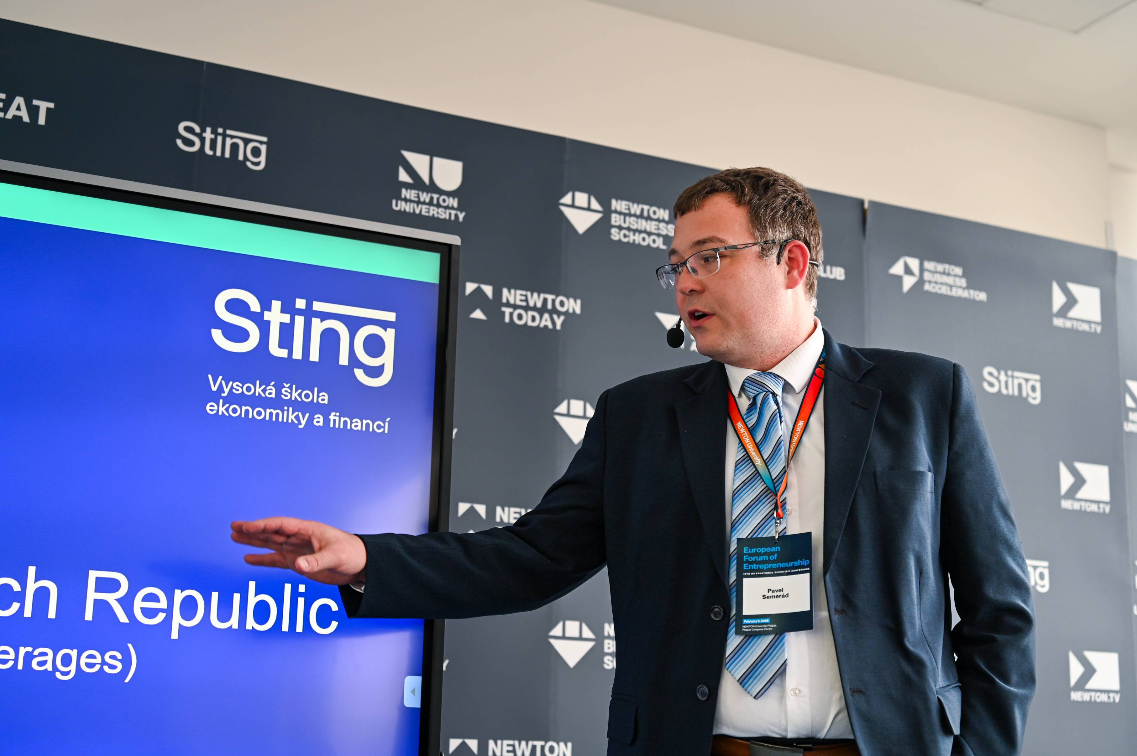 Daně, účetnictví a praxe: Proč studovat Vysokou školu Sting?