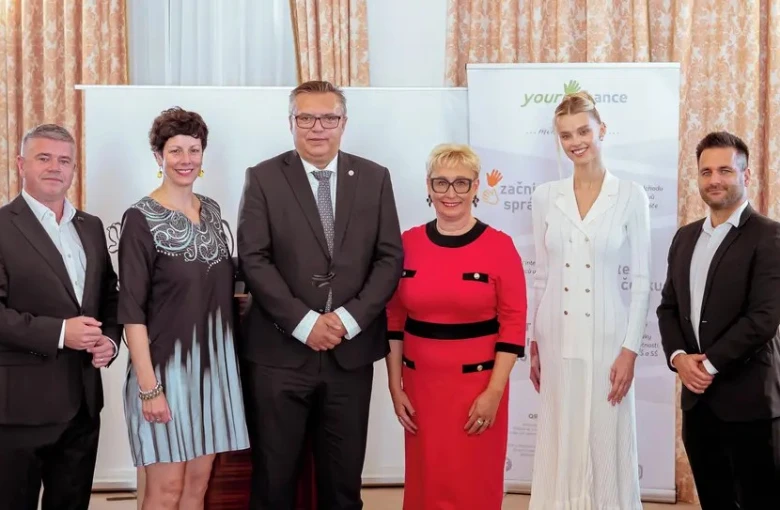 Finanční gramotnost budoucnosti: Jana Merunková a Jiří Koleňák chtějí připravit učitele i děti na svět s AI