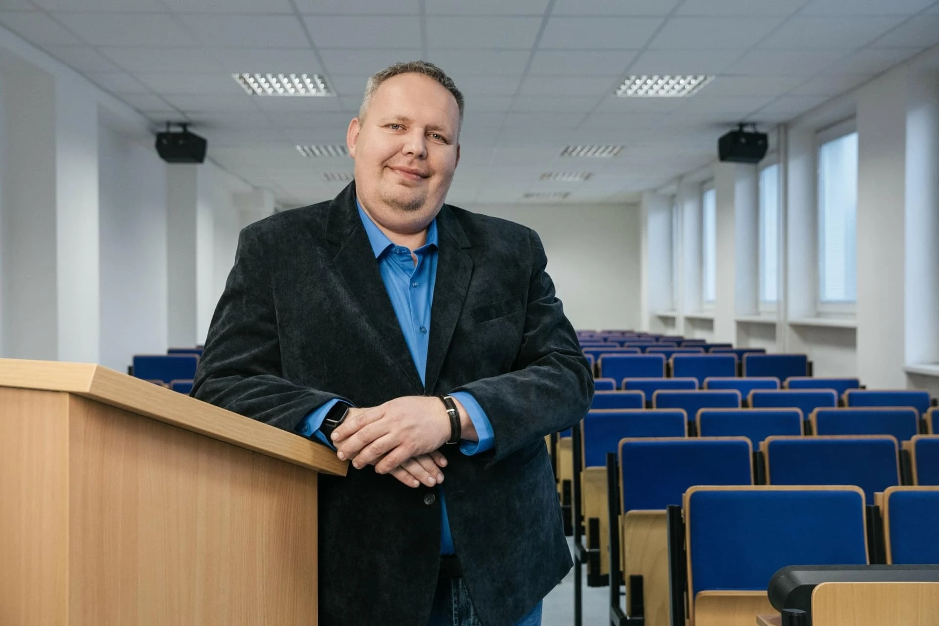 Byl farářem. Teď stojí v čele akademiků v Bratislavě