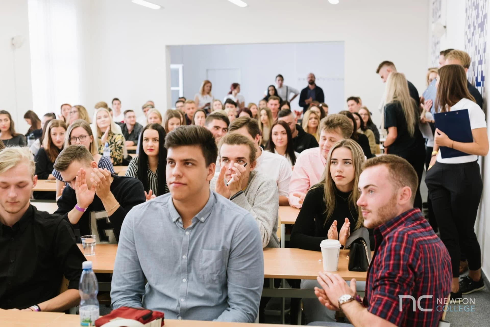  Jak přežít první zimní semestr? Občas se učte a choďte na večírky