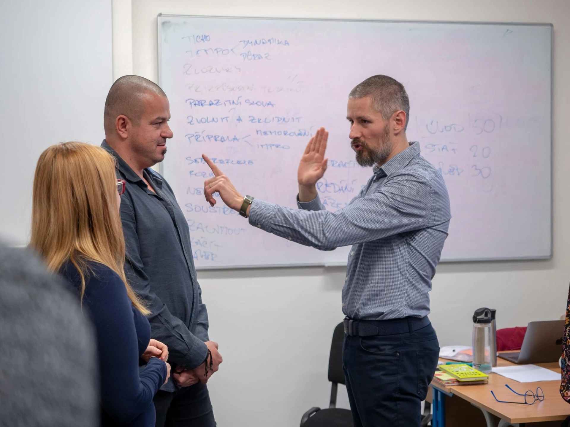 Absolventi kombinovaného studia prozradili, jak vybírali školu a jak ji zvládli při práci