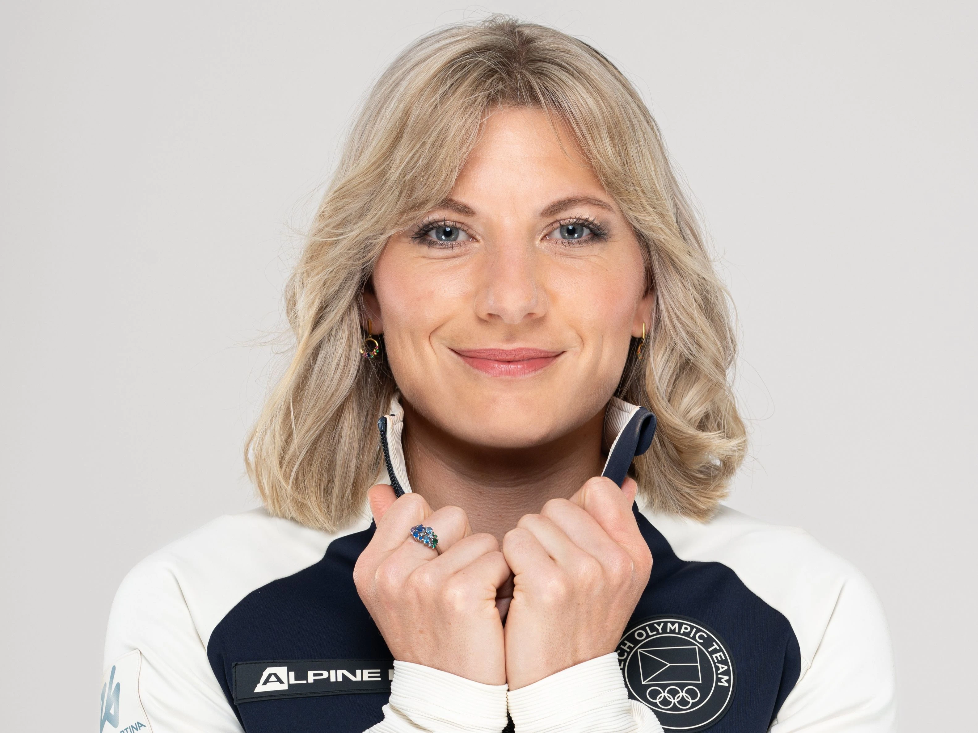 „Po tréninku si jdu odpočinout k tabulkám.“ říká naše kolegyně, biatlonistka Lucie Charvátová