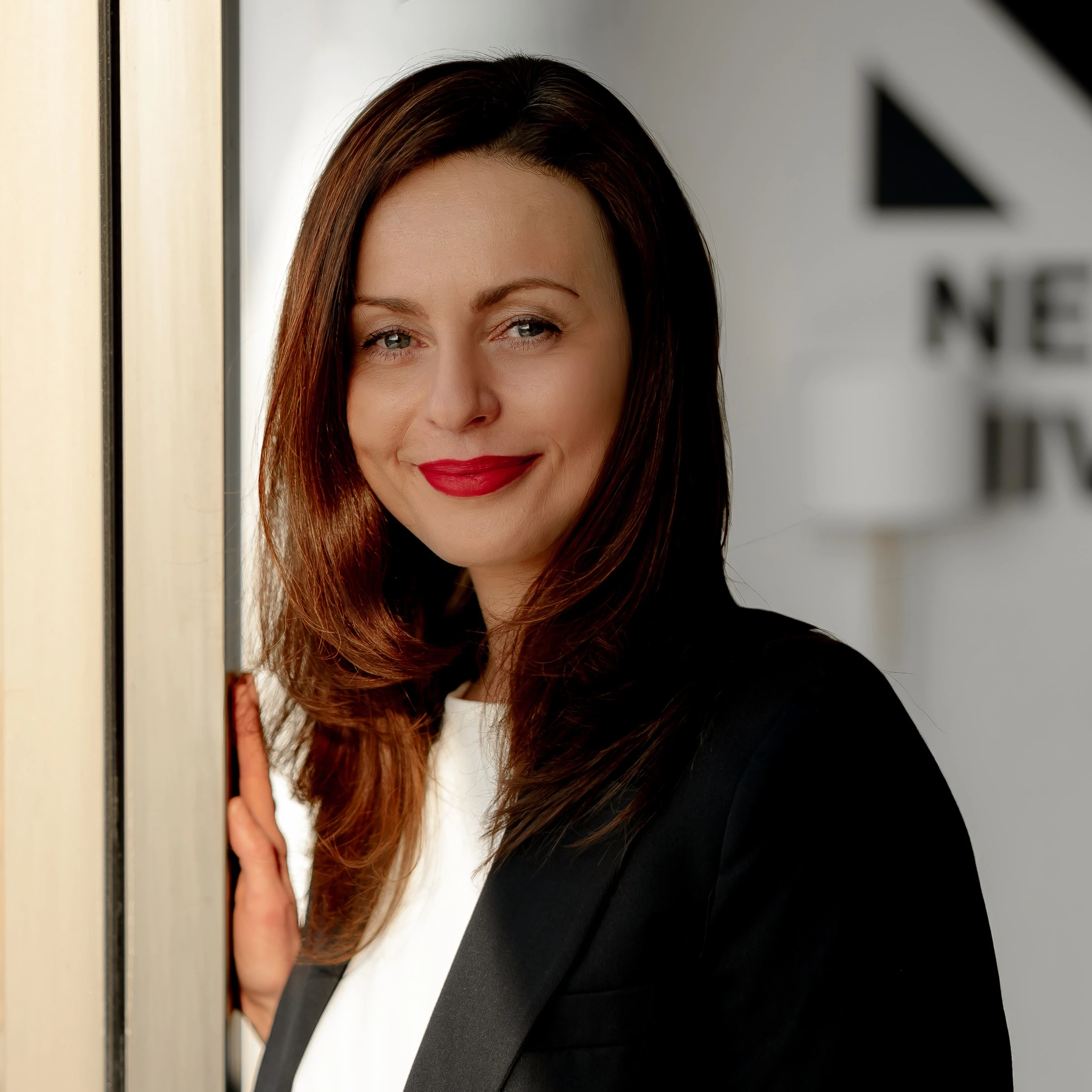 „Tričko za tisícovku může být levnější než to za stovku,” říká Ludmila Hruban