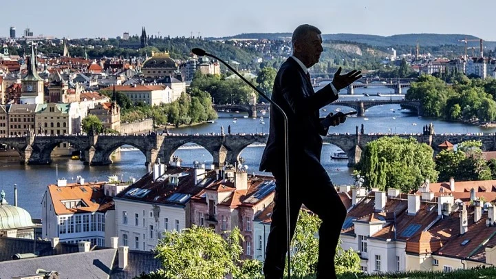Hodnocení vládního programu: Skutečné výsledky, nebo jen mistrovské PR?