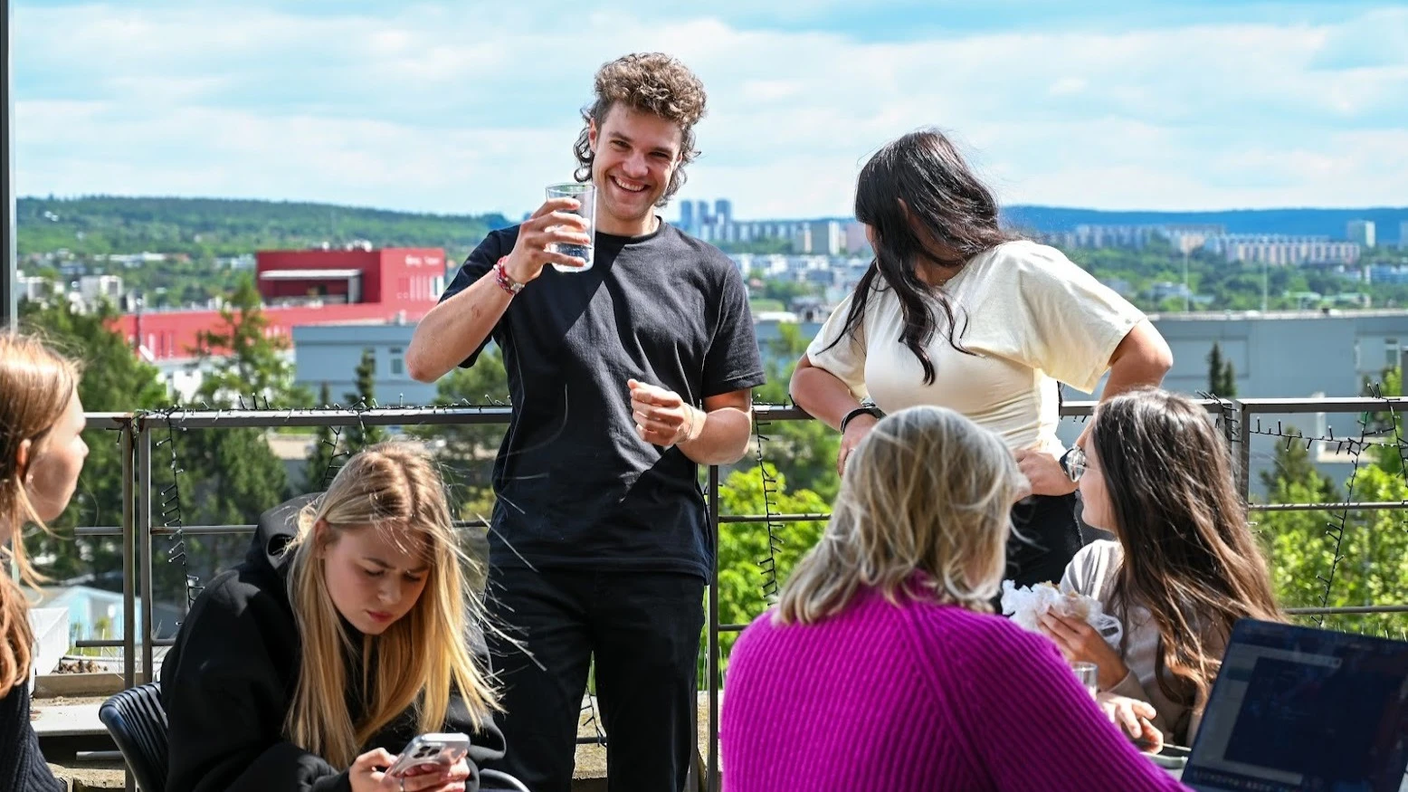 Architekti vlastního času: Umění synergie mezi studiem, kariérou a volným časem